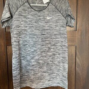 Nike Dri-FIT Women's T-Shirt - Large - /Gray